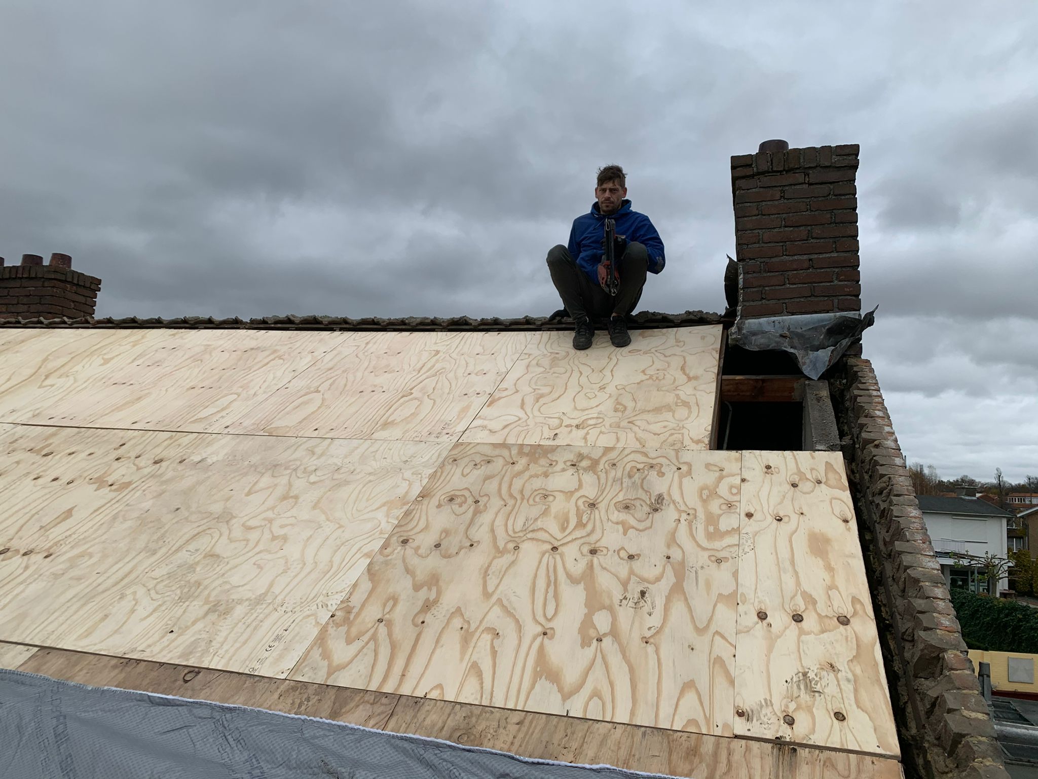 Aanbrengen nieuwe dakpannen, tengels, panlatten en dampdoorlatende folie foto 18